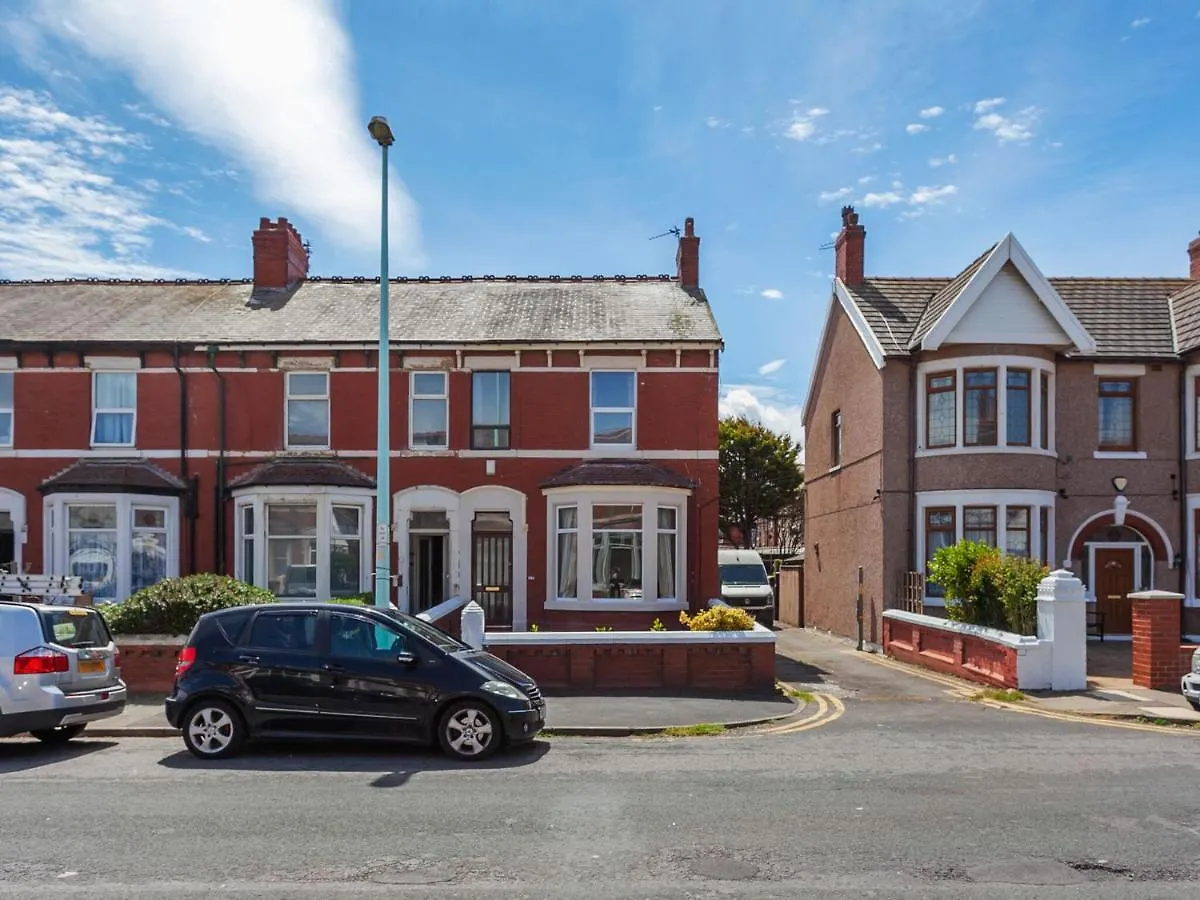 Comfortable Apartment In Blackpool Near Sea