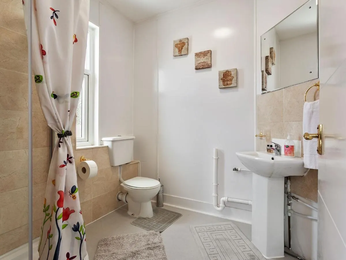 Comfortable Apartment In Blackpool Near Sea
