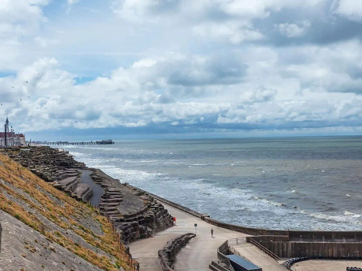 Comfortable Apartment In Blackpool Near Sea United Kingdom