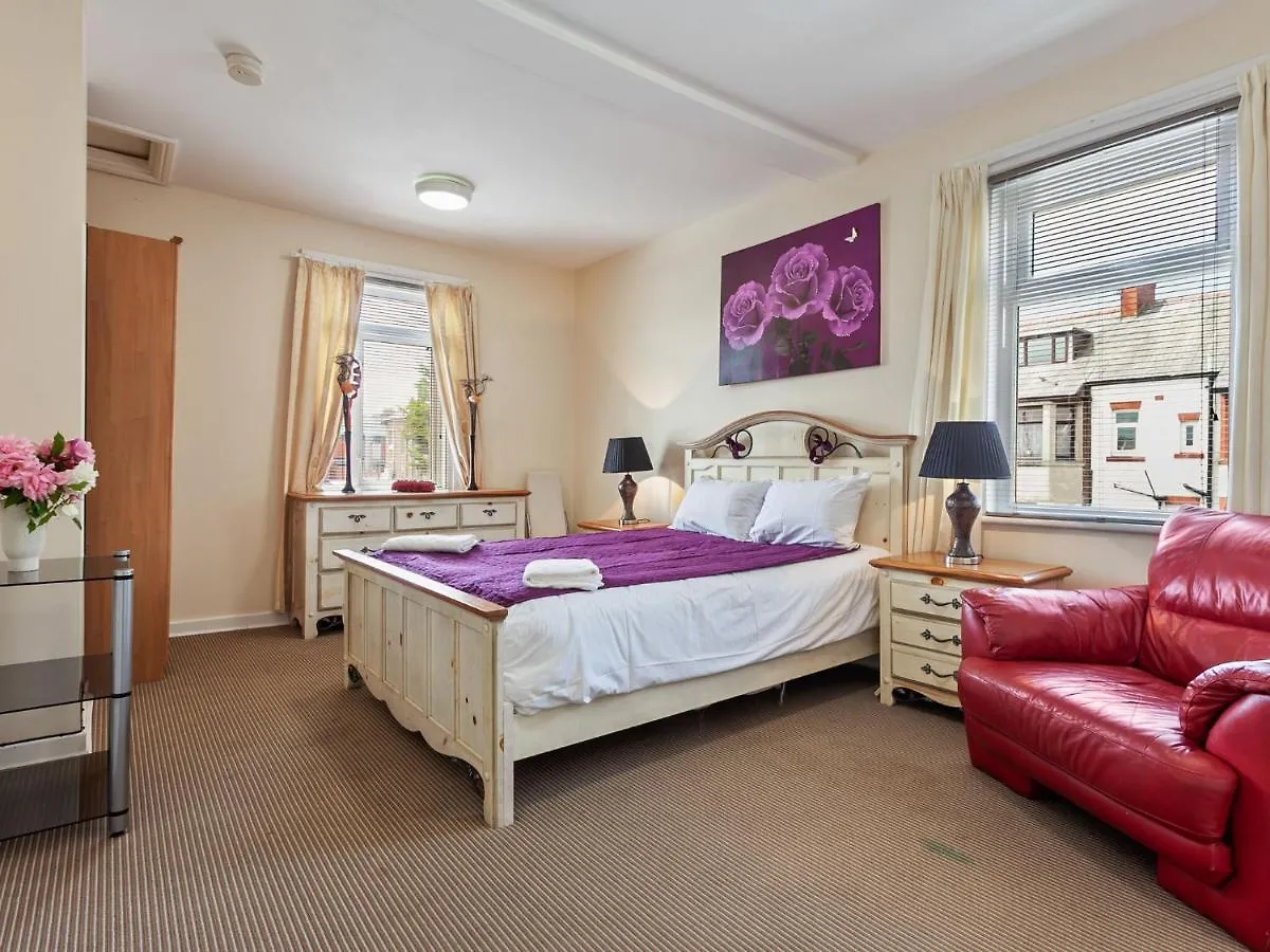 Comfortable Apartment In Blackpool Near Sea