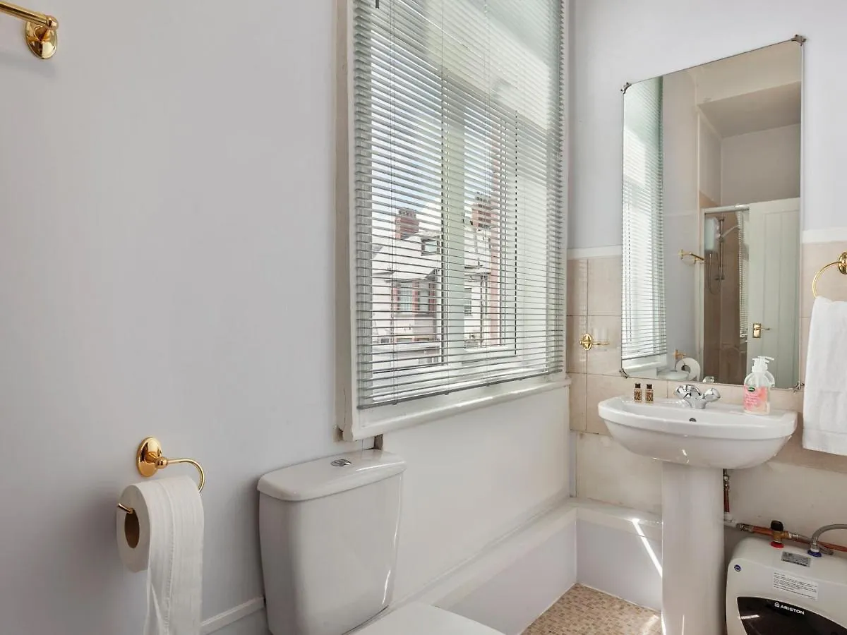 Comfortable Apartment In Blackpool Near Sea