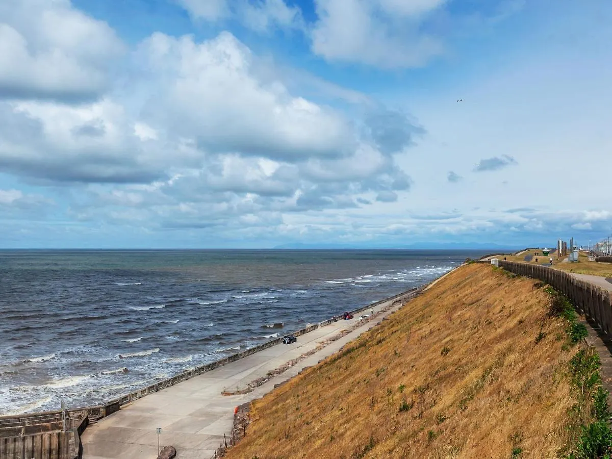 Comfortable Apartment In Blackpool Near Sea 0*,